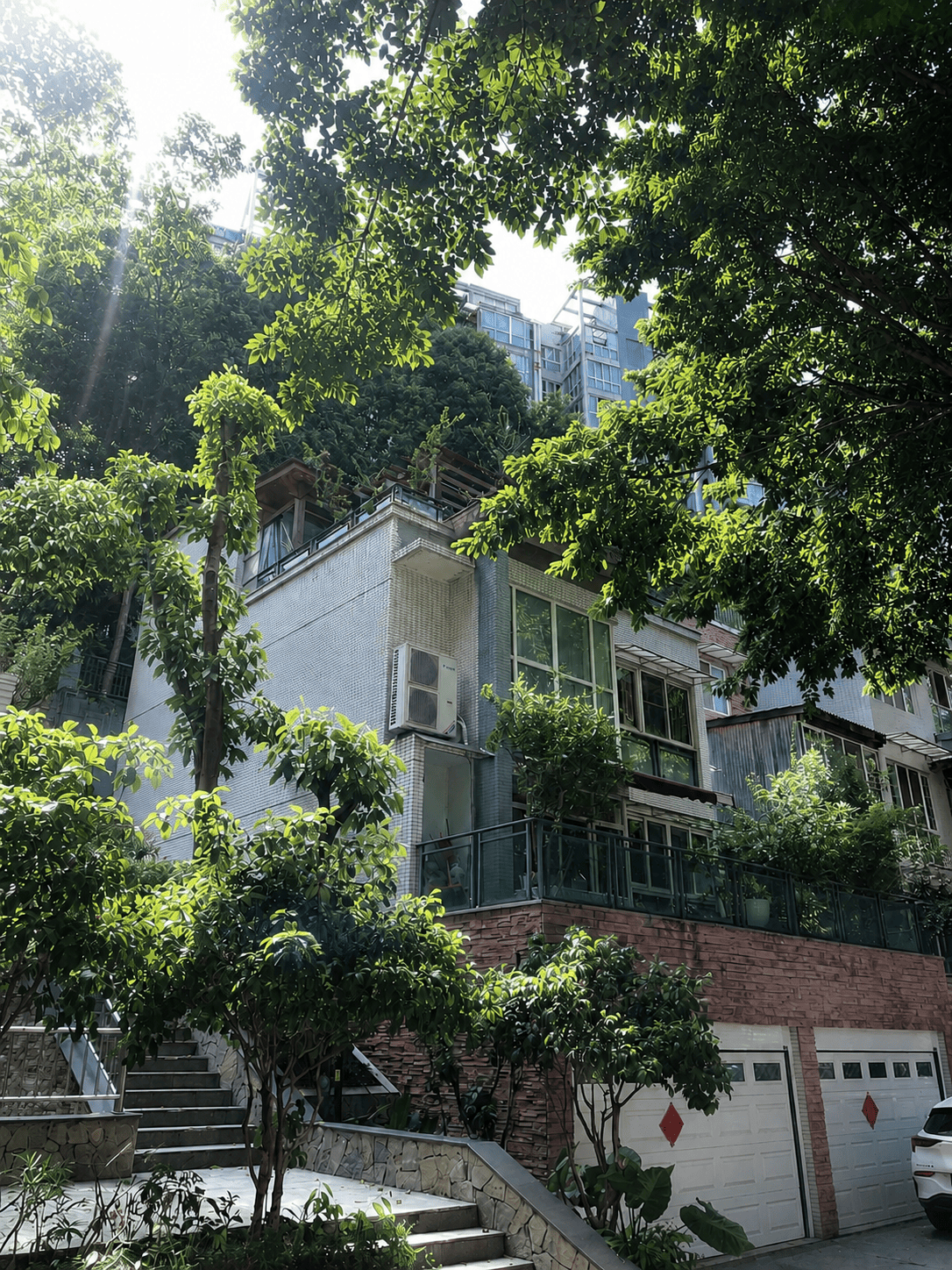 彭水岛居岁月从容升级：小小岛老别墅加装蒂升悦行款电梯